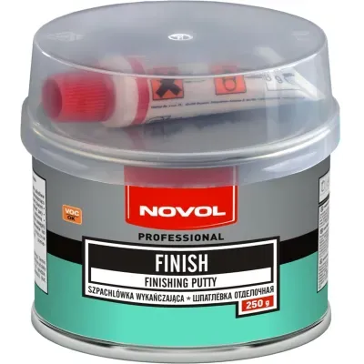 Szpachlówka wykańczająca zawierająca drobne wypełniacze, dzięki którym doskonale nakłada się cienkimi warstwami i wypełnia małe wgłębienia i rysy. Służy do napraw niewielkich powierzchni oraz do końcowego wyrównywania przed nakładaniem podkładów. Umożliwia obróbkę drobnoziarnistymi papierami ściernymi, pozostawiając bardzo gładką powierzchnię. Posiada również bardzo dobrą przyczepność do różnych podłoży włącznie ze stalą ocynkowaną.