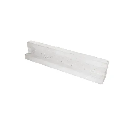 Nadproża mają szerokie zastosowanie w budownictwie ogólnym oraz jednorodzinnym. Mogą być wykorzystywane na ścianach nośnych, osłonowych oraz zewnętrznych dowolnego typu. Sprawdzą się w przypadku ścian jednowarstwowych oraz tych z większą liczbą warstw. Rodzaj Nadproża należy dobrać zgodnie ze specyfiką ściany, tylko wtedy będzie ono rzeczywiście ją wzmacniać. Można wybierać spośród nadproży nadokiennych (N), samonośnych (S) oraz naddrzwiowych (D). Zalecamy korzystanie z poniższych parametrów:

Do przekrycia otworów w murze.
Typ D (0,9m; 1,2m; 1,5m; 1,8m): w ścianach obustronnie obciążonych stropami.
Typ N (2,1m; 2,4m; 2,7m): w ścianach jednostronnie obciążonych stropami.
Typ S (3,0m; 3,3m; 3,6m): w ścianach nie obciążonych stropami.