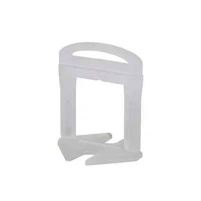 DELTA LEVEL SYSTEM zapobiega powstawaniu uskoków między układanymi płytkami ceramicznymi, zarówno podłogowymi jak i ściennymi.

DELTA LS zapobiega przesuwaniu się płytek podczas zastygania zaprawy.

Podstawową zasadą działania systemu DELTA jest dociskanie wyżej umiejscowionej płytki aż do momentu wyrównania jej powierzchni z płytką sąsiadującą.