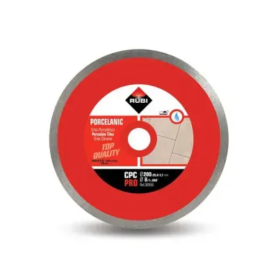 Obecnie jednym z największych wyzwań stojących przed profesjonalnymi glazurnikami jest cięcie gresów porcelanowych.

W RUBI znamy specyfikę pracy wykonawców w wielu krajach na całym świecie, wiemy, jakie są potrzeby profesjonalnych płytkarzy oraz jakich materiałów używają do budowy i remontów. Z tych powodów RUBI jest rozpoznawalną marką ściśle skupioną na profesjonalnej i wymagającej branży budowlanej. Dlatego właśnie RUBI wykorzystuje całą wiedzą i doświadczenie do produkcji precyzyjnych narzędzi budowlanych. Wysokie oczekiwania naszych klientów zmusiły nas do zaprojektowania i wyprodukowania w oparciu o zgromadzone doświadczenie możliwie najdokładniejszych narzędzi do cięcia płytek.