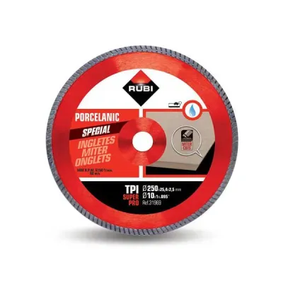 Tarcza diamentowa turbo serii TPI została specjalnie zaprojetkowana do cięcia płytek gresowych pod kątem. Główne cechy charakteryzujące tę tarczę to duża stabilność i szybkość cięcia.

Dysk tarczy ma 2,5 mm grubości, dzięki czemu można ją stosować do ukosowania bez konieczności używania specjalnych talerzy usztywniających, choć oczywiście ich zastosowanie może pomóc w uzyskaniu największej precycji.

Do cięcia pod kątem gresu porcelanowego. Duża sztywność i szybkość cięcia. Obrzeże turbo spiekane spawane laserowo.