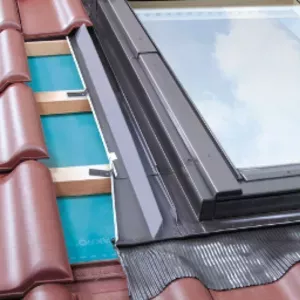Kołnierz do okna dachowego EZV-P 78x118 do pokryć falistych RAL7022 Fakro