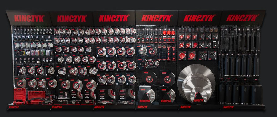 regal z produktami kinczyk